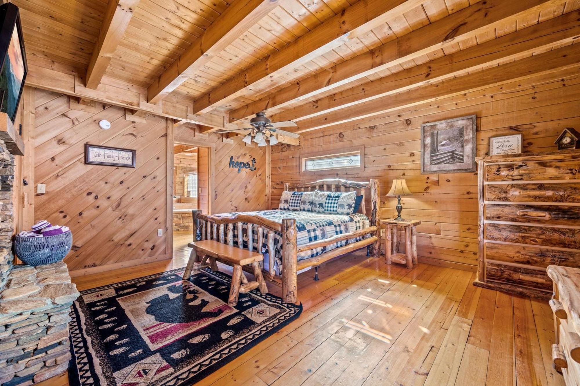 Bearfoot Pines - True Log Cabin - Wi-Fi, Hot Tub, Fishing, Deck With Views! - Mins To Pf セバービル エクステリア 写真