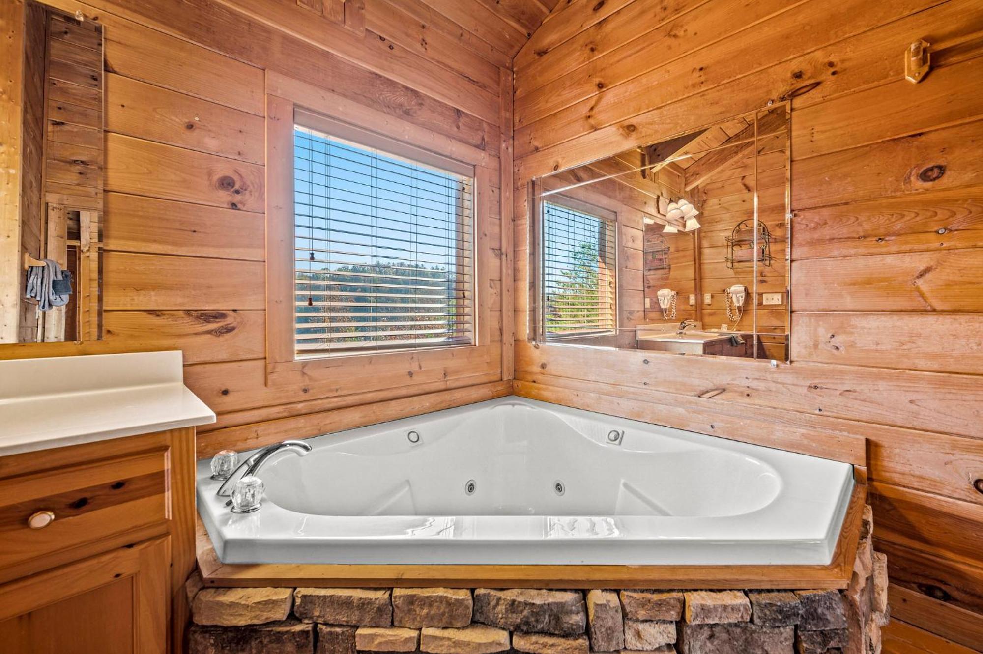Bearfoot Pines - True Log Cabin - Wi-Fi, Hot Tub, Fishing, Deck With Views! - Mins To Pf セバービル エクステリア 写真