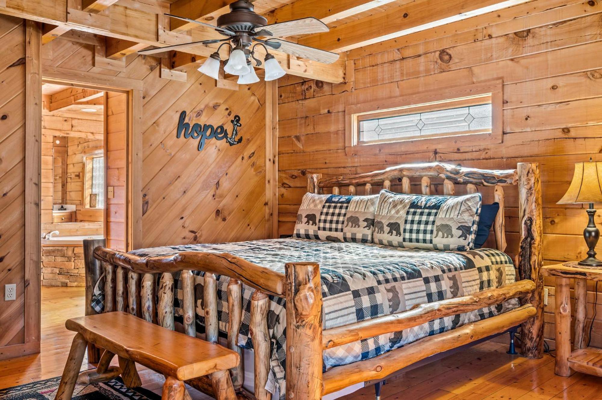 Bearfoot Pines - True Log Cabin - Wi-Fi, Hot Tub, Fishing, Deck With Views! - Mins To Pf セバービル エクステリア 写真
