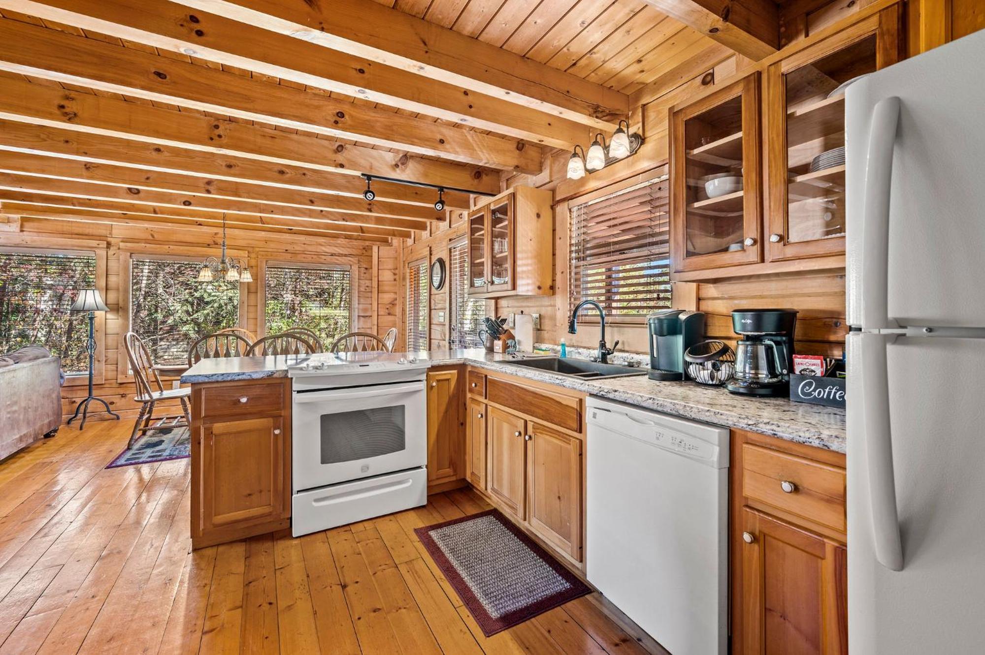 Bearfoot Pines - True Log Cabin - Wi-Fi, Hot Tub, Fishing, Deck With Views! - Mins To Pf セバービル エクステリア 写真