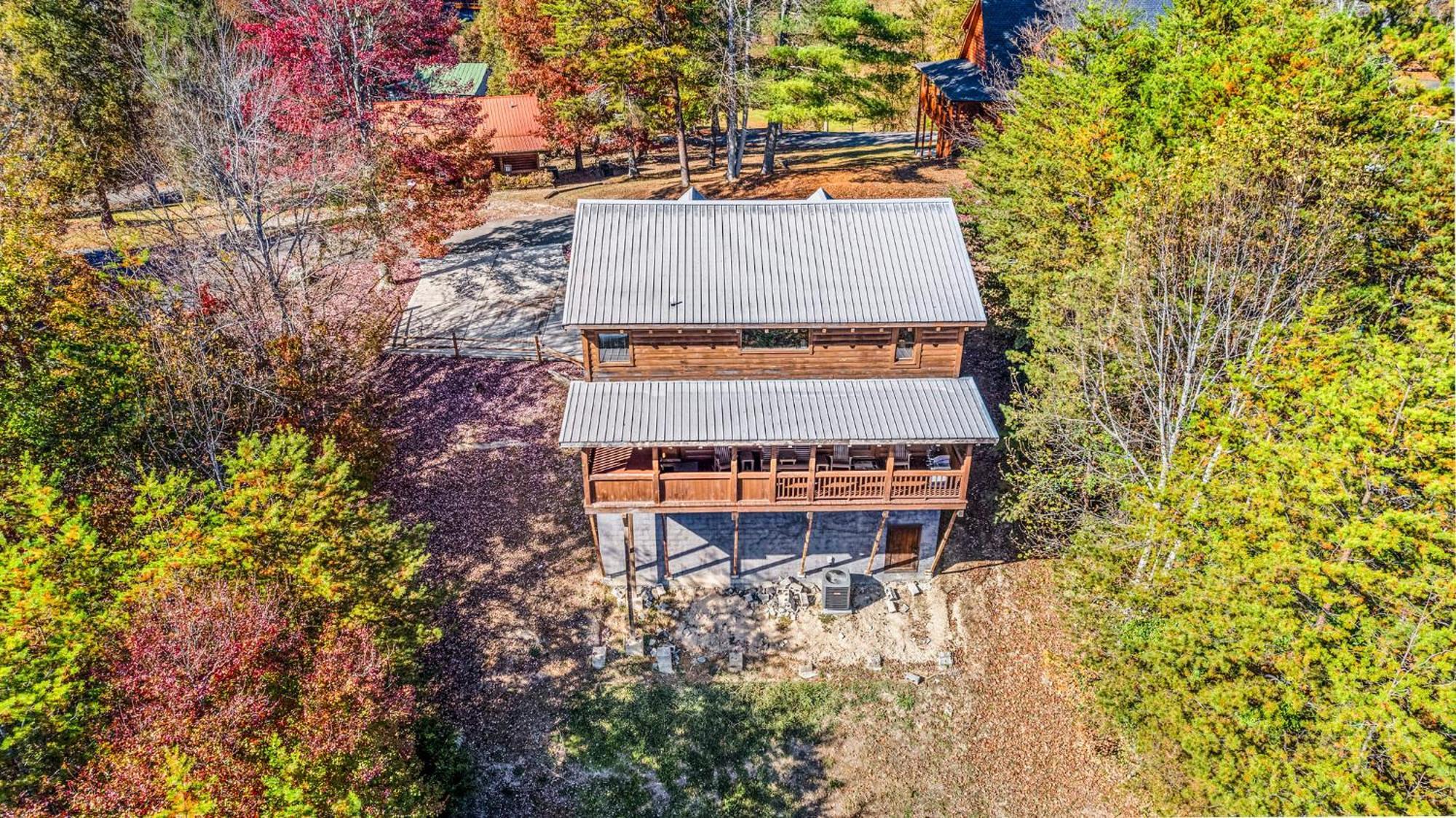 Bearfoot Pines - True Log Cabin - Wi-Fi, Hot Tub, Fishing, Deck With Views! - Mins To Pf セバービル エクステリア 写真