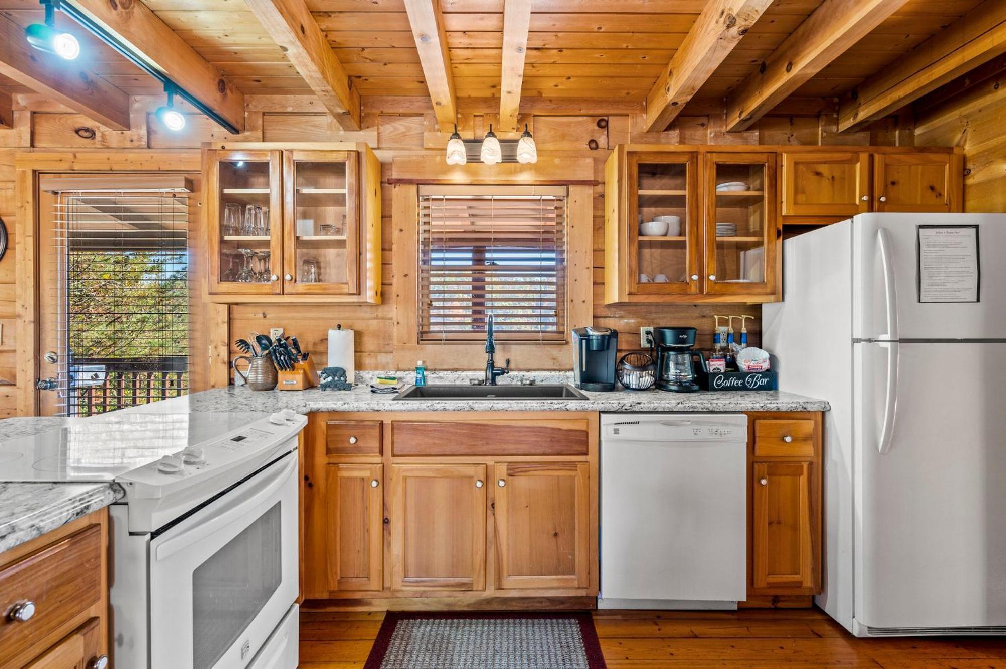 Bearfoot Pines - True Log Cabin - Wi-Fi, Hot Tub, Fishing, Deck With Views! - Mins To Pf セバービル エクステリア 写真
