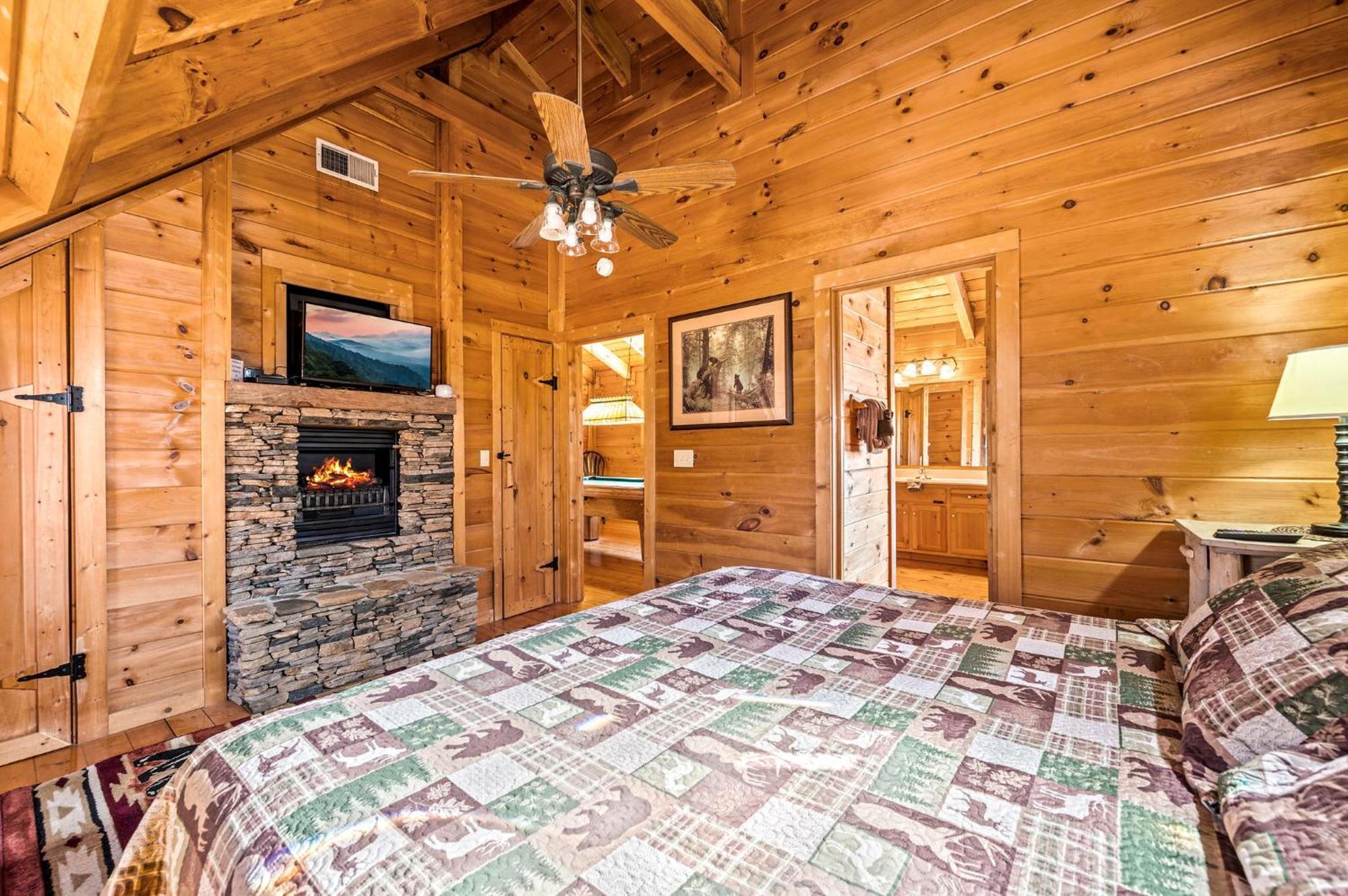 Bearfoot Pines - True Log Cabin - Wi-Fi, Hot Tub, Fishing, Deck With Views! - Mins To Pf セバービル エクステリア 写真